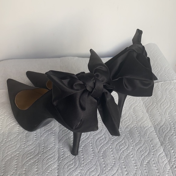 Vickie black satin bow heels - Picture 3 of 7